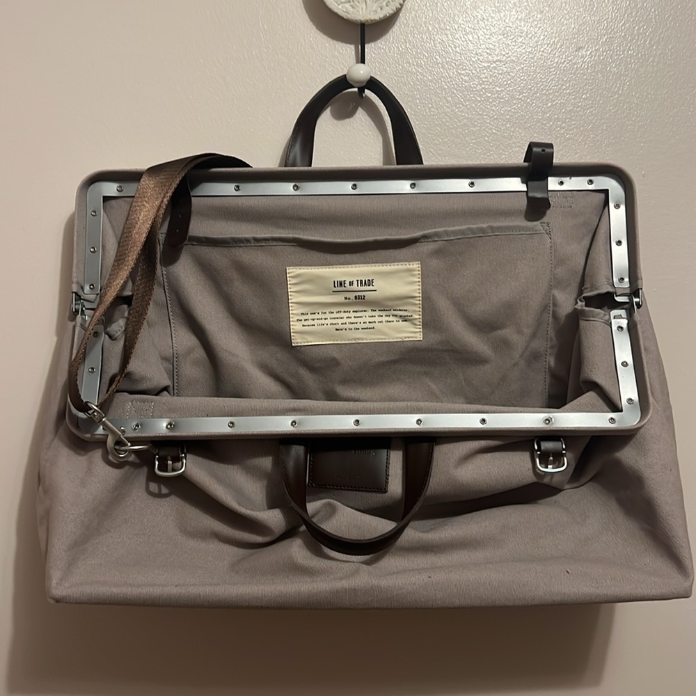 Minimalist Gray and Brown Weekender travel bag - Picture 7 of 13